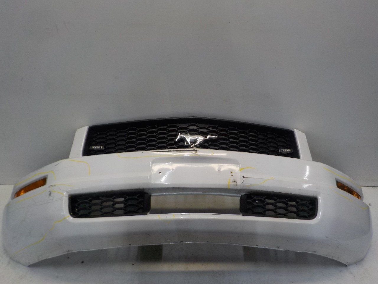 Bumper voor Ford Mustang, Onderdelen@venauto.nl, Van der Ven Autorecycling B.V., Ettenseweg 76, 4706 PB Roosendaal, The Netherlands