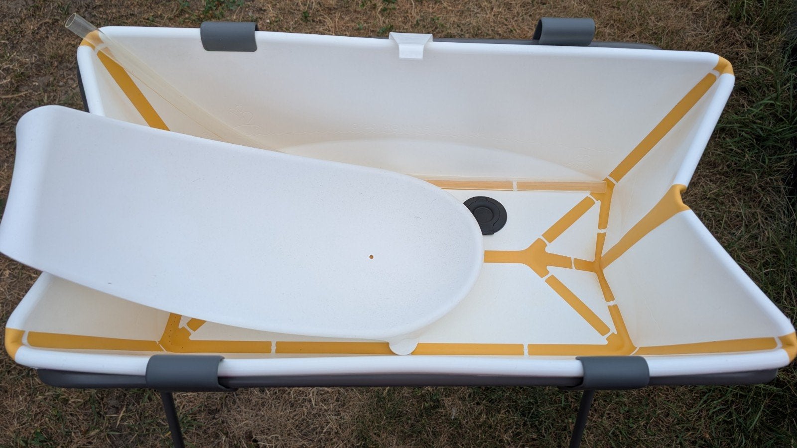 Stokke badje met voet, schelp en slangetje., Kinderen en Baby's, Badjes en Verzorging, Gebruikt, Badje, Standaard, Ophalen