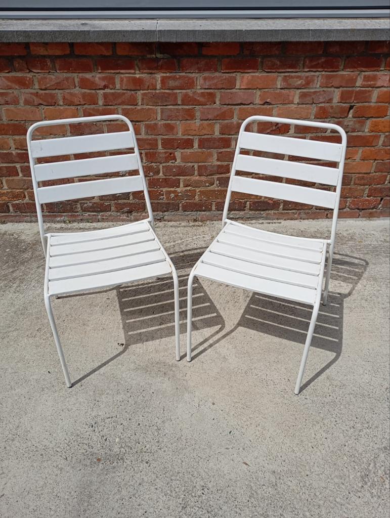 2 Witte Ijzeren Stapelbare Tuinstoelen, Tuin en Terras, Ophalen, Zo goed als nieuw, Aluminium, Stapelbaar