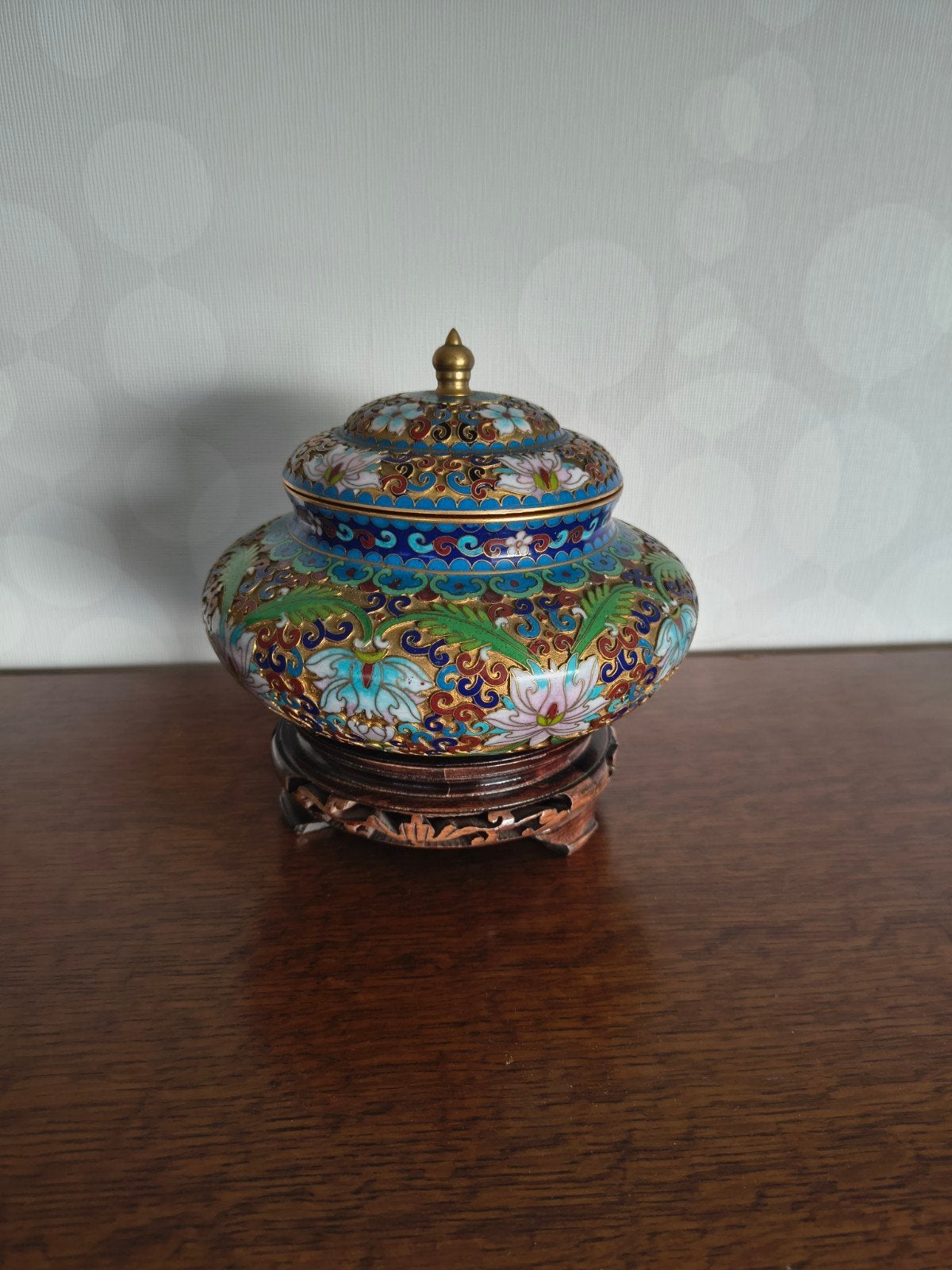 Chinese pot met deksel en houten standaard, Antiek en Kunst, Ophalen of Verzenden