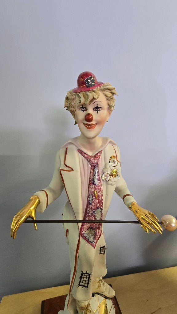 Clown in fijn porselein, Ophalen