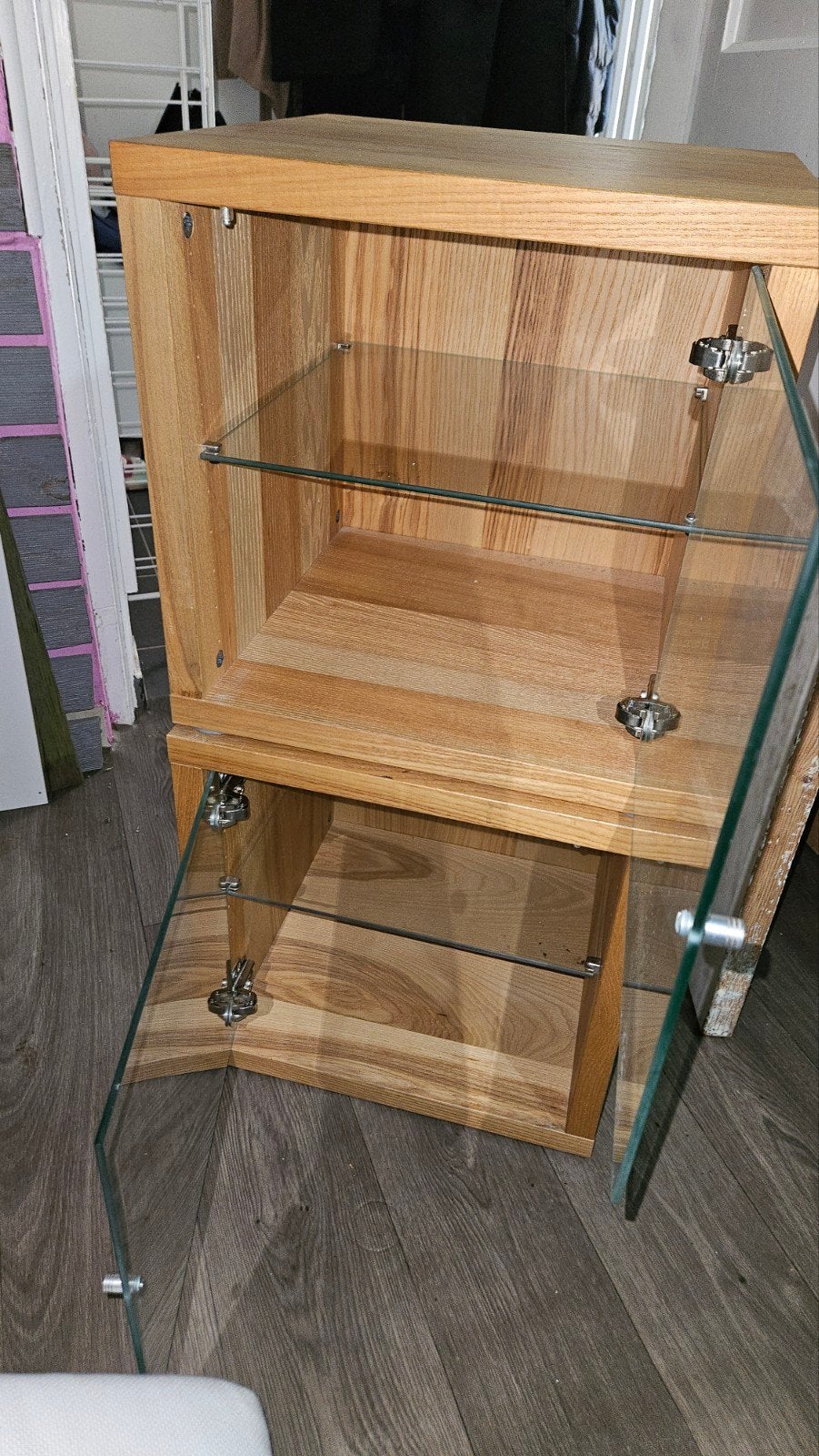 2 kleine kasten/dressoirs/vitrines