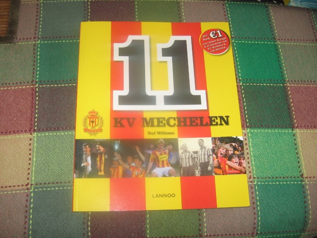 boek KV mechelen 11 malinois in nieuw staat, Collections, Enlèvement, Comme neuf, Livre ou Revue