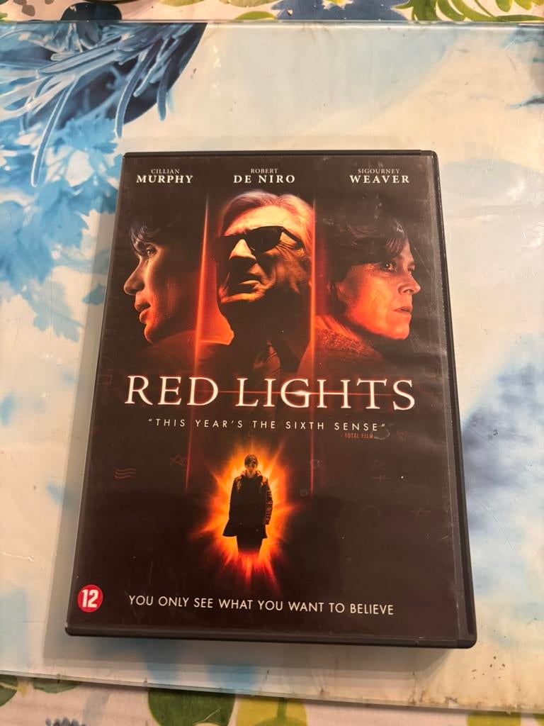 RED LIGHTS, Vanaf 12 jaar, Ophalen of Verzenden, Zo goed als nieuw, Spoken en Geesten