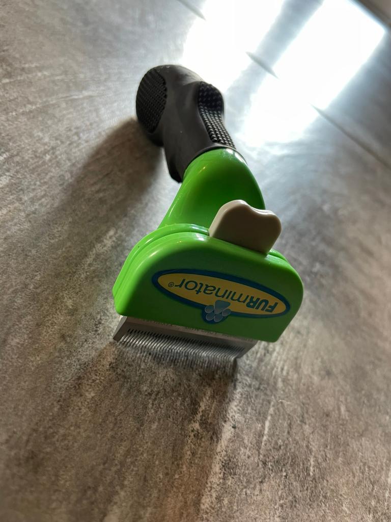 Furminator — hondenborstel voor kort haar (5-10 kg), Dieren en Toebehoren, Honden-accessoires, Zo goed als nieuw, Ophalen of Verzenden