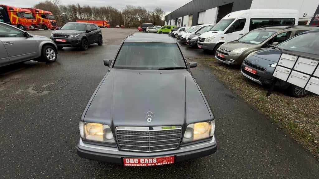 Mercedes-Benz E 250 D OLDTiMER AUTOMAAT NEW STAAT, Auto's, Automaat, Testrit aan huis, 2497 cc, Bruin