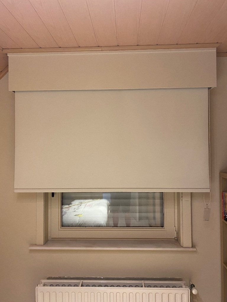 Verduisterende rolgordijnen, Ophalen, Verduisterend, Zo goed als nieuw, 155 cm