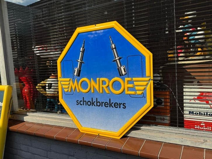 Monroe Schokbrekers Reclamebord, Verzamelen