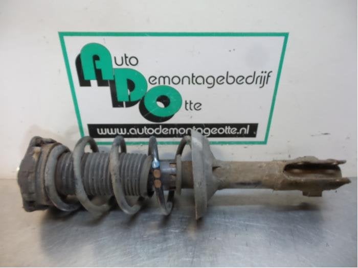 Barre amortisseur avant gauche d'un Volkswagen Polo (Polo 99, Autos : Pièces & Accessoires, Volkswagen, -, 3 mois de garantie