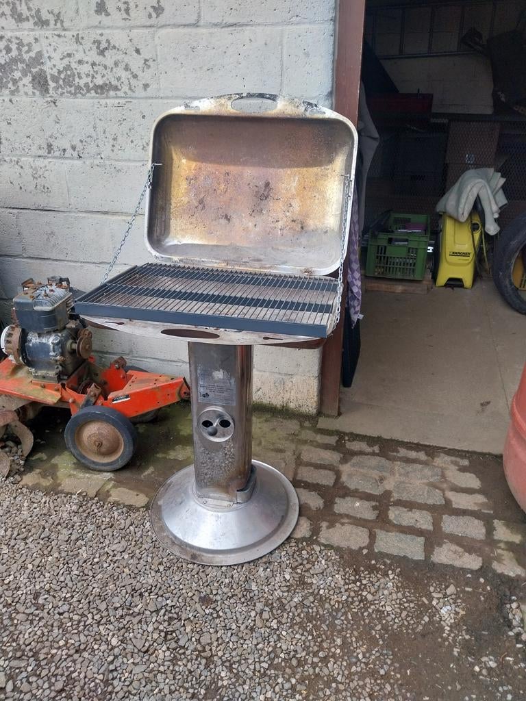 Barbecue en bonne état  et nouvelle  grille, Enlèvement ou Envoi