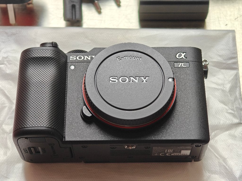 Sony A7C + Zeiss 55mm f/1.8 ZA – 223 clicks – Mint, Ophalen, Bluetooth, Zo goed als nieuw, Sony