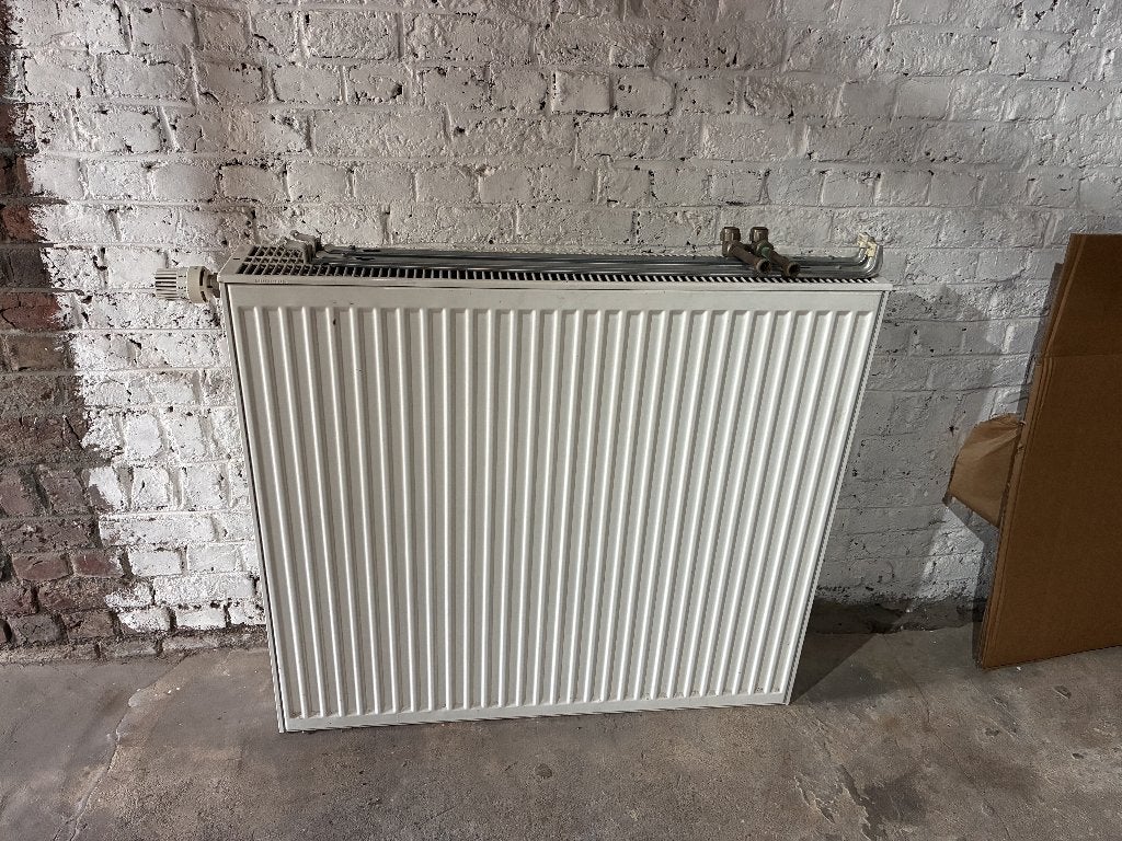 Radiateur panneau Buderus avec robinet thermostatique, Bricolage & Construction, Chauffage & Radiateurs, 800 watts ou plus, Enlèvement