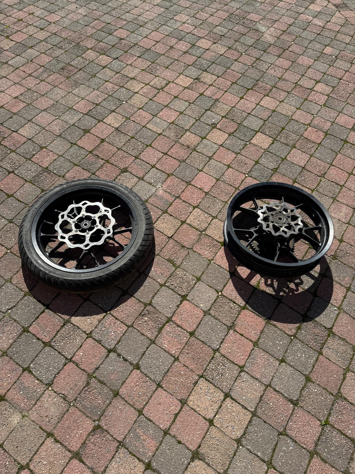 Originele Yamaha DT50SM 17” velgenset+remschijven+tandwiel, Vélos & Vélomoteurs, Enlèvement ou Envoi, Comme neuf, Yamaha