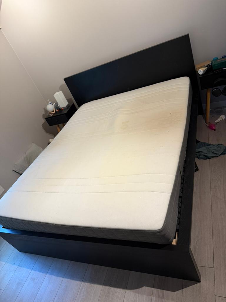Ikea 2 persoons bed met mattras, Huis en Inrichting, Ophalen, Zo goed als nieuw