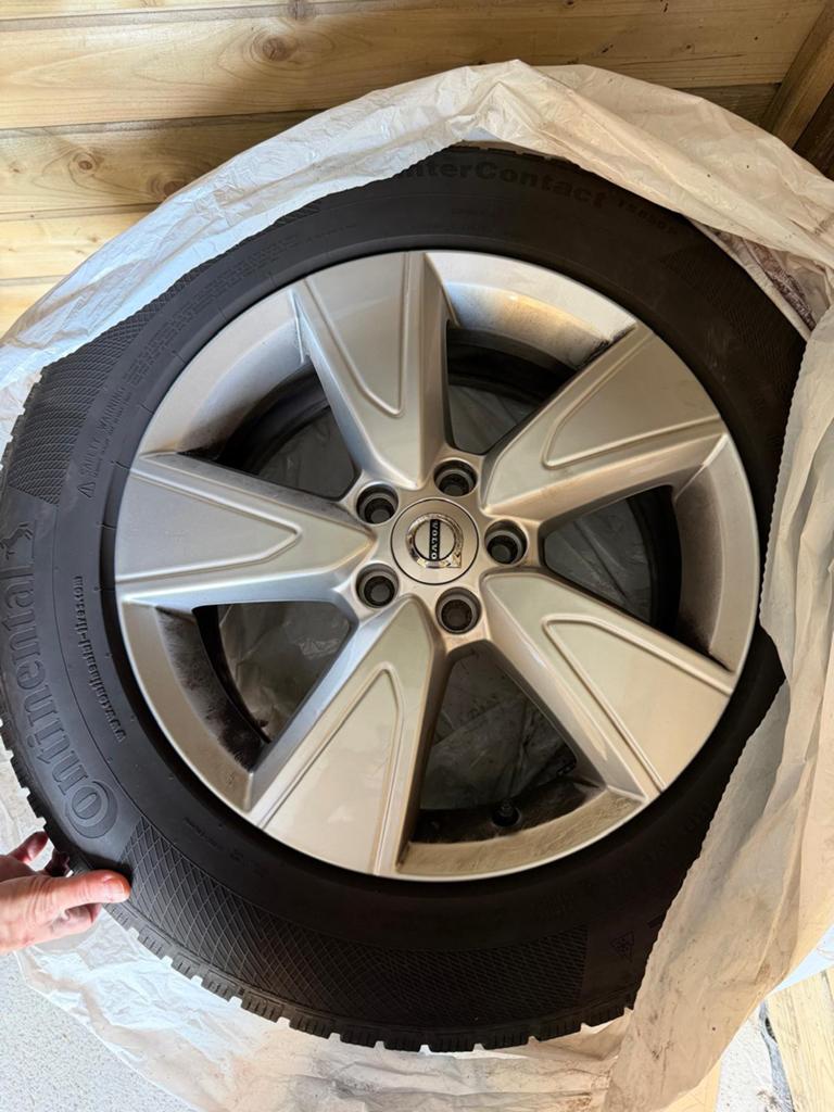 Winterbanden Volvo XC40, Autos : Pièces & Accessoires, Pneus hiver, 17 pouces, Enlèvement, Jante(s)