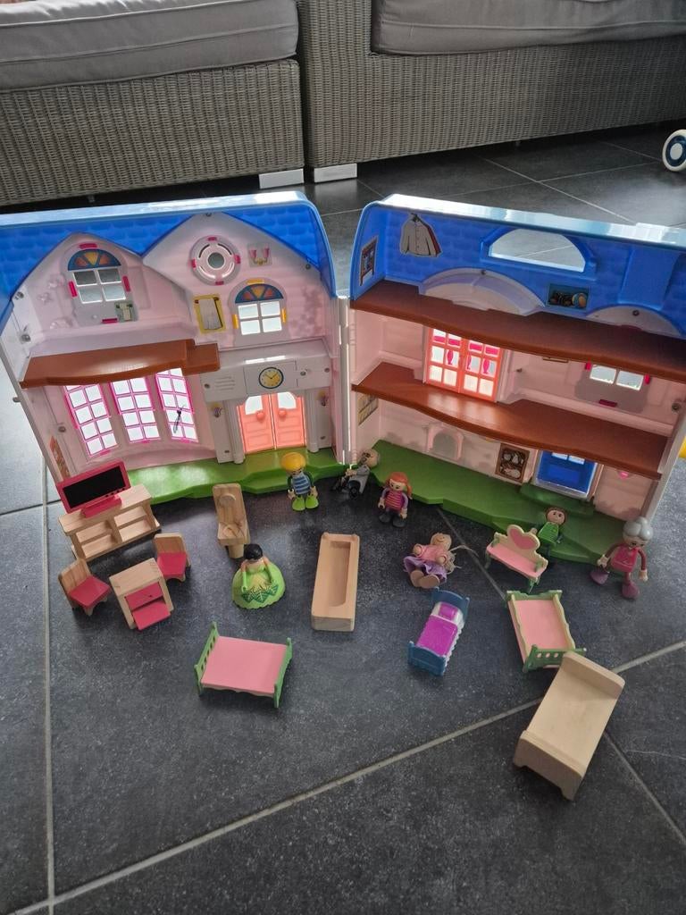 Openklapbaar poppenhuis, Ophalen, Poppenhuis