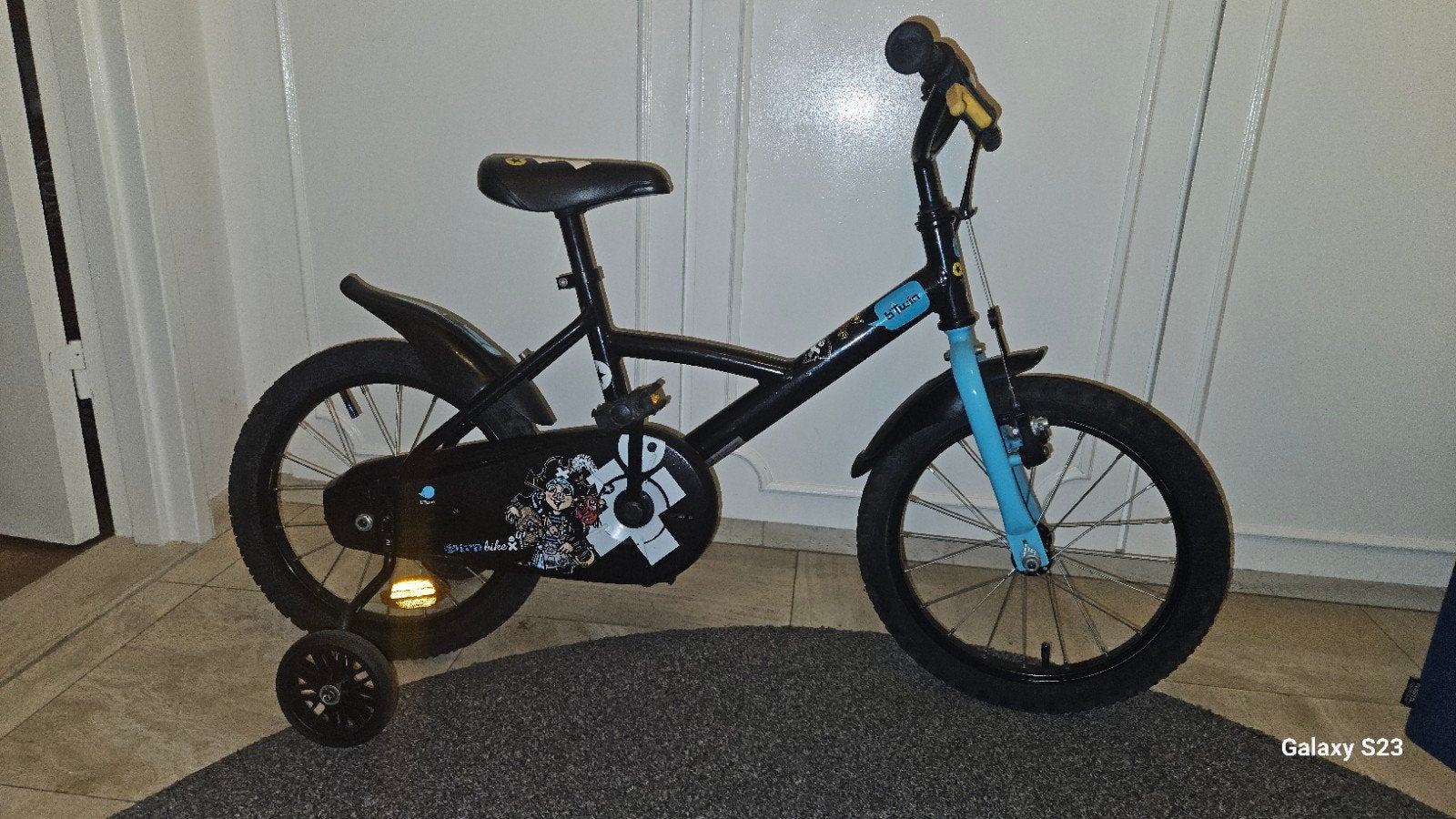 B'Twin Pirate Bike kinderfiets, Zijwieltjes, 16 tot 20 inch, Velgrem, B'twin decathlon