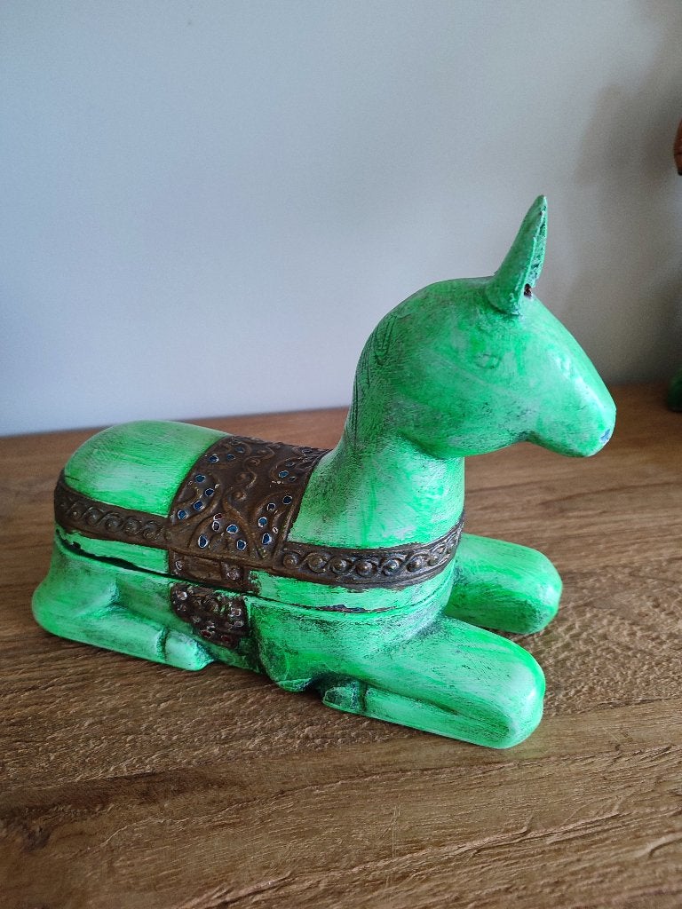 Inde, pièce rare: cheval couché, boîte en bois. Artisanat, Sculpture, Enlèvement ou Envoi, Bois, Vert