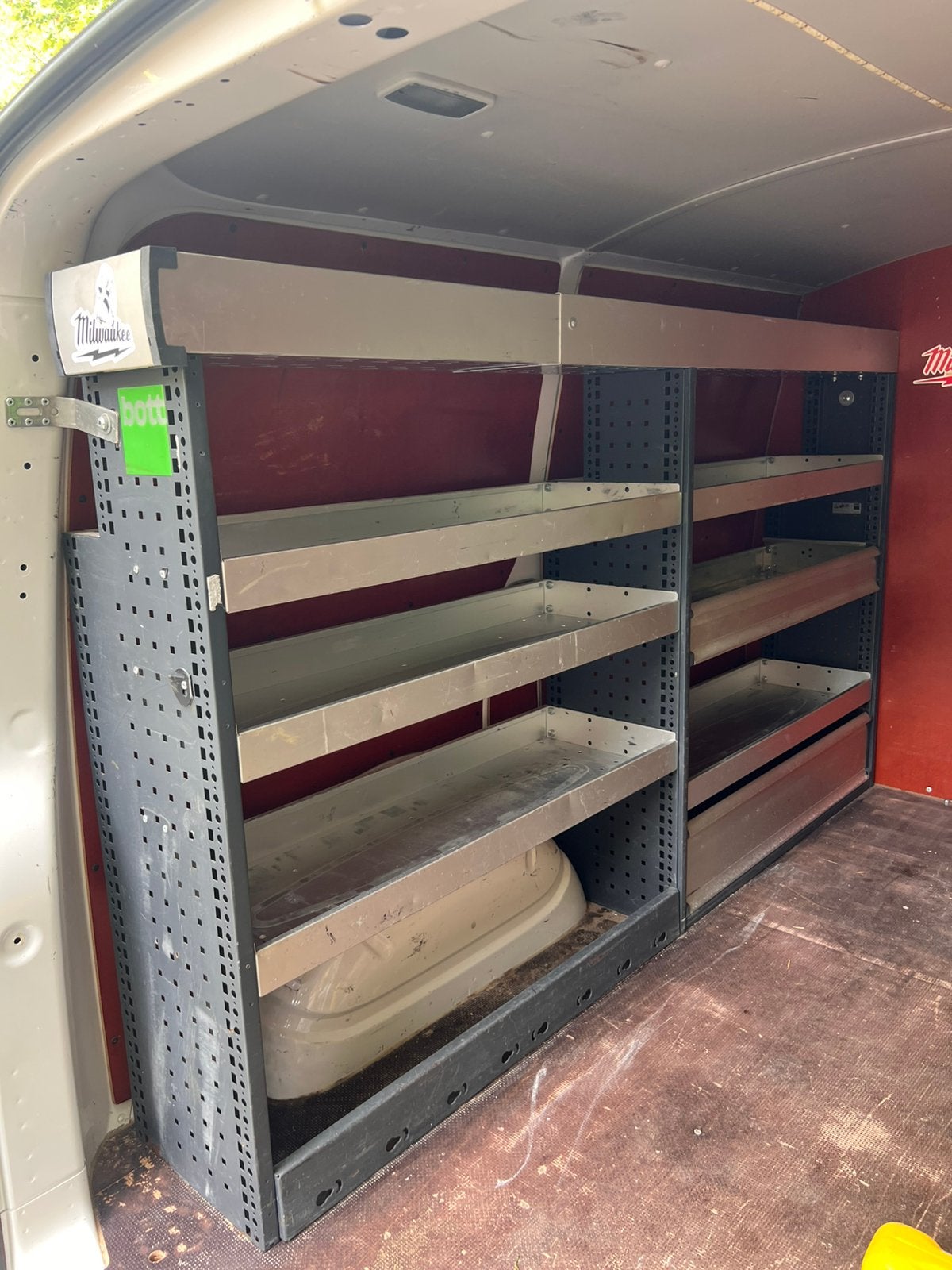 Bott camionette inrichting, Enlèvement