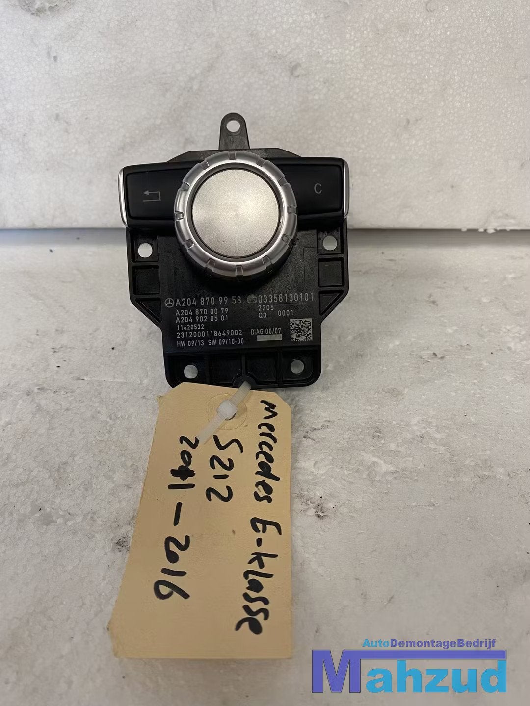 MERCEDES W204 C klasse radio regelunit navigatie knop A20487, Gebruikt, Mercedes-Benz AG, Mercedes-Benz, Mercedesstrasse 120
70372  Stuttgart, DE