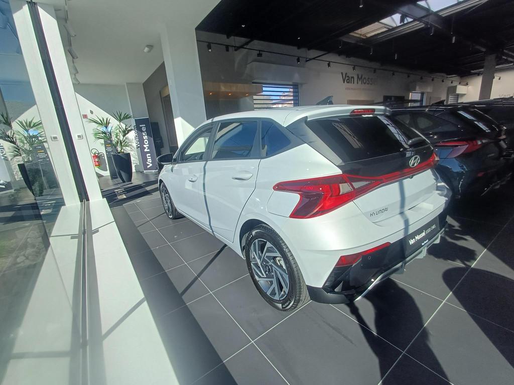 Hyundai i20 1.0 T-GDi 7-DCT 74kW Twist (automatique), Autos, 121 g/km, Argent ou Gris, Entreprise, 1110 kg