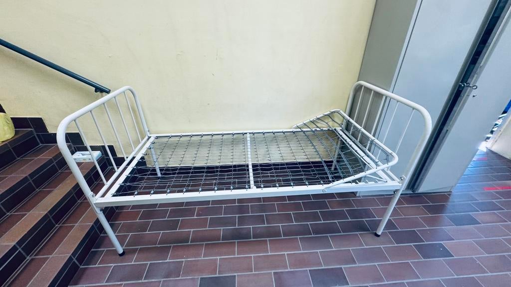 Retro ziekenhuisbed, Ophalen, Gebruikt