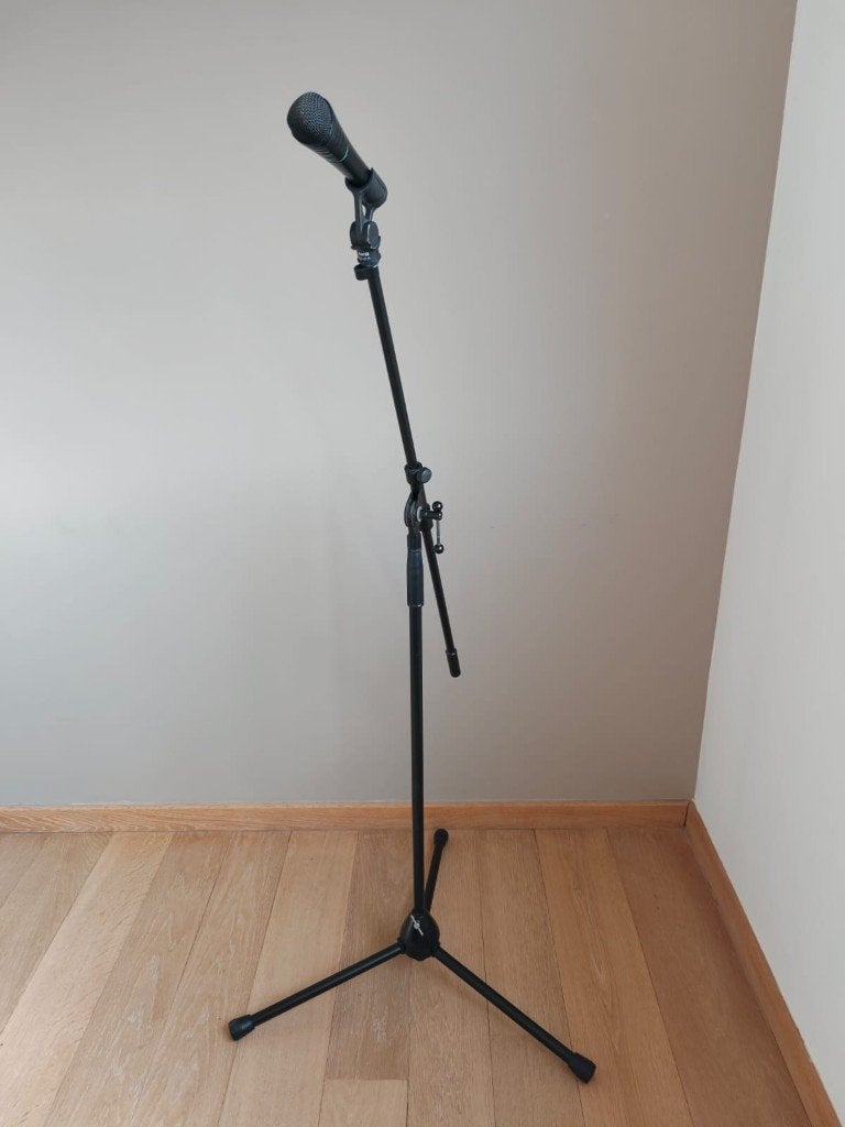 Microfoon AKG D3700 + kabel + statief, Muziek en Instrumenten, Microfoons, Ophalen, Gebruikt, Zangmicrofoon