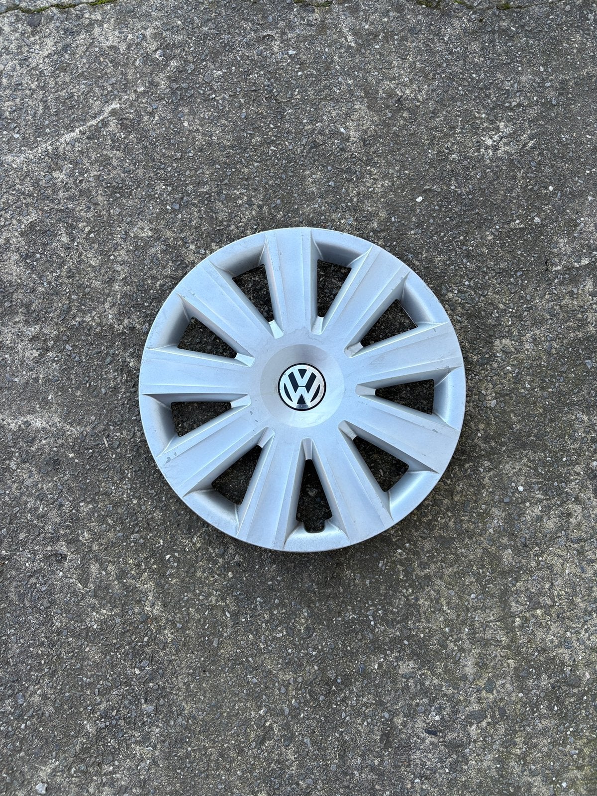 4 originele Volkswagen 16-inch wieldoppen (Ref: 7N0601147), Ophalen of Verzenden, Zo goed als nieuw