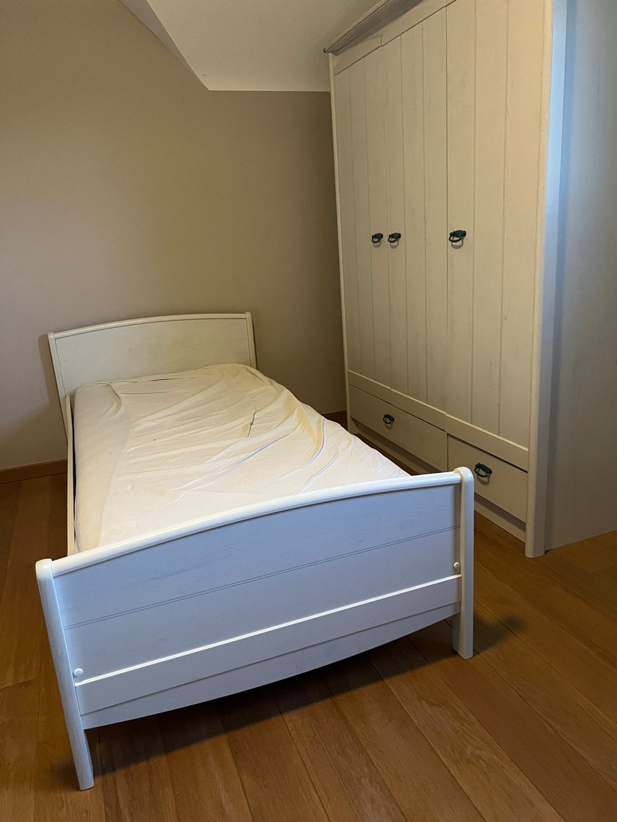 Chambre à coucher enfant lit/commode/amoire, Maison & Meubles, Chambre à coucher | Chambres à coucher complètes, Enlèvement, Utilisé