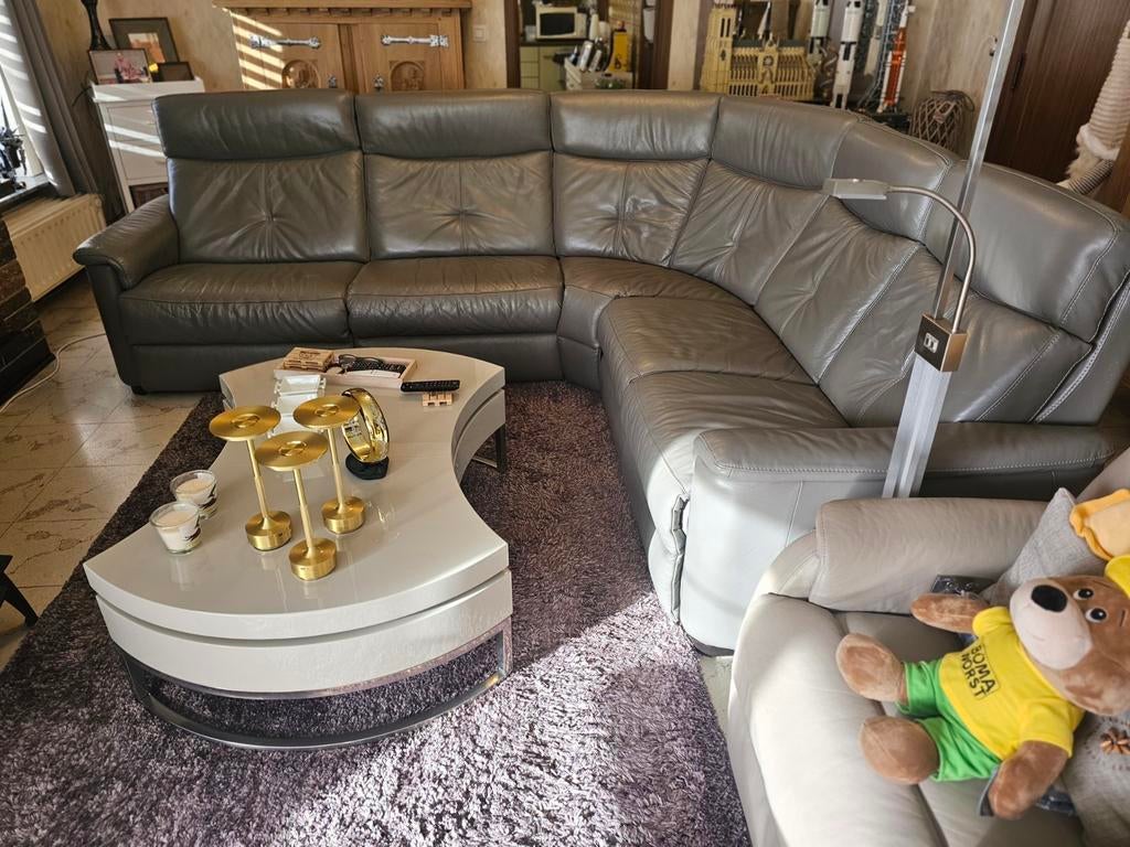 Lederen hoeksalon met 2 elektrische relaxen – in goede staat, Huis en Inrichting, Ophalen