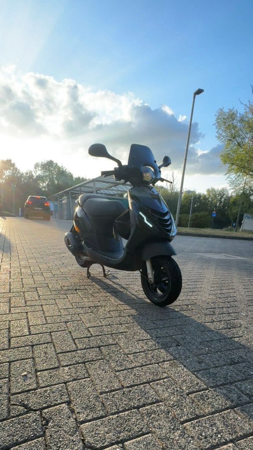 Zwarte piaggio zip 2023, Klasse A (25 km/u), Ophalen of Verzenden, Zo goed als nieuw, Benzine