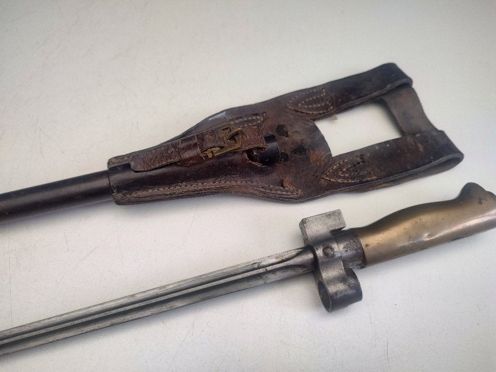 Franse Lebel bajonet met hanger , nummer gelijk, Verzamelen, Verzenden