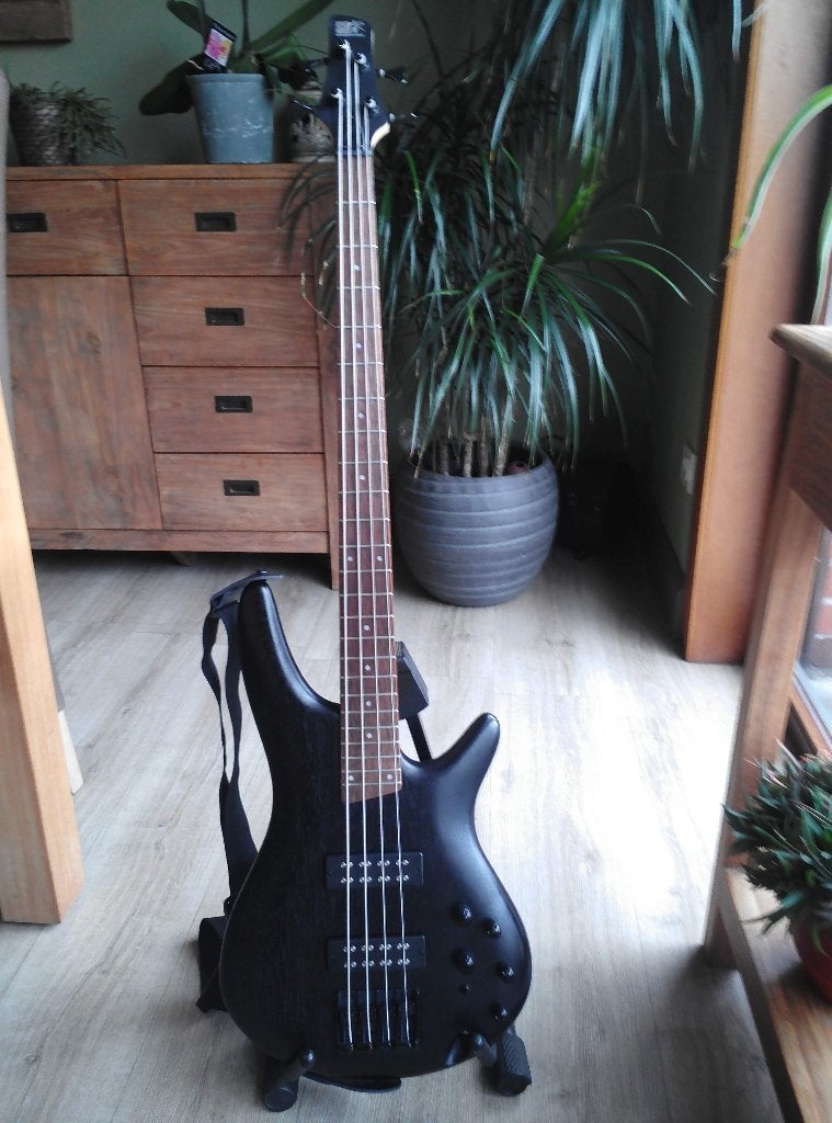Basgitaar Ibanez sr300e wb, Muziek en Instrumenten, Snaarinstrumenten | Gitaren | Bas, Ophalen, Zo goed als nieuw, Elektrisch