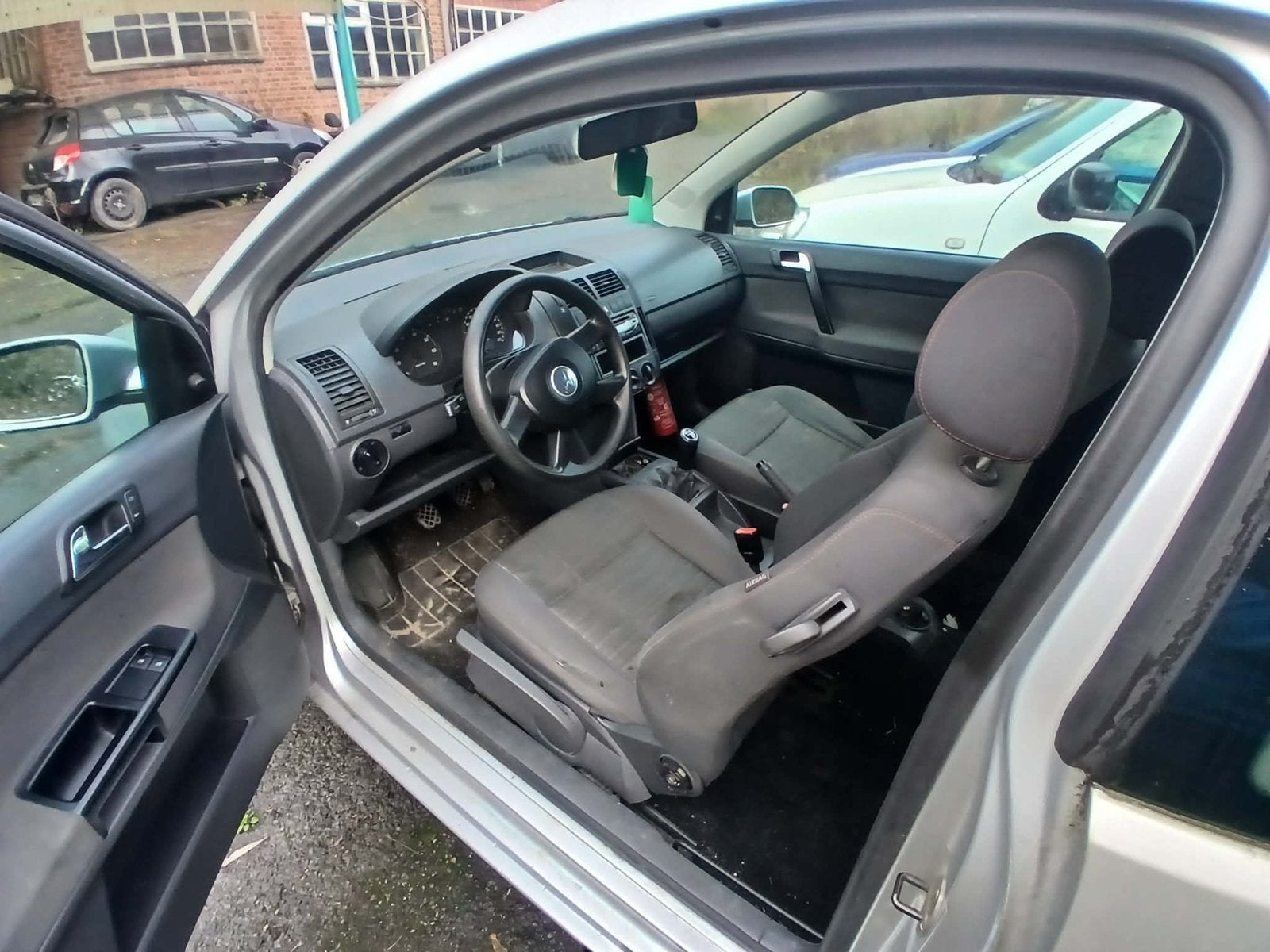 VW Polo 1.2i Zuinige Benzine met Airco 120.000km, Stof, Zwart, Bedrijf, 3 cilinders