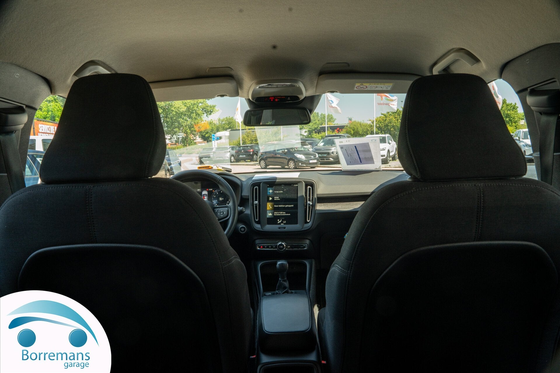 Volvo XC 40 MOMENTUM CORE Lane Assist/Navi/Parkeersensoren/, Autos, 0 kg, Euro 6, Entreprise, Noir