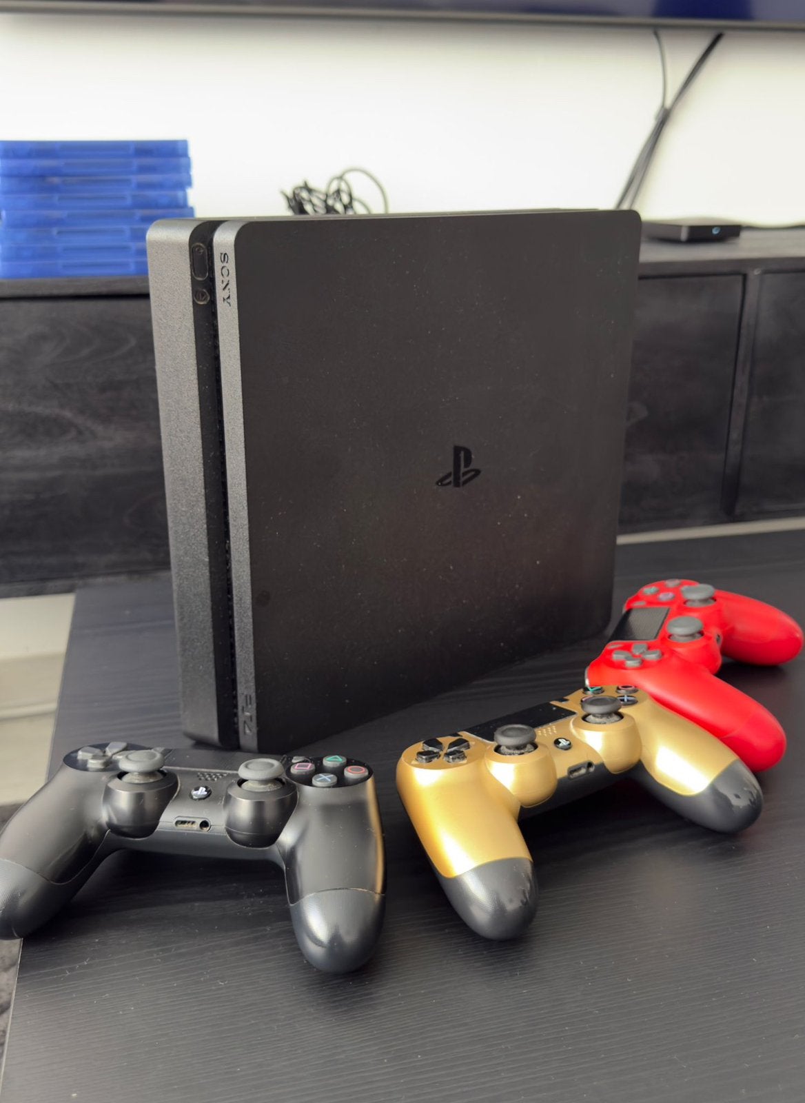 Sony Playstation 4 Slim PS4 - 3 controllers - 8 games, Ophalen of Verzenden, Zo goed als nieuw, Met 3 controllers of meer, Slim