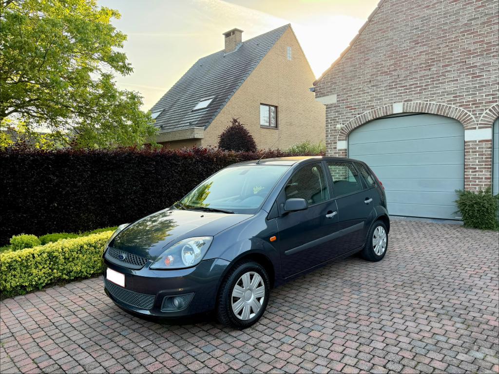 Ford Fiesta 1.3i AC 5D 110.071km Klaar om in te schrijven, Auto's, Voorwielaandrijving, Stof, Zwart, 4 cilinders