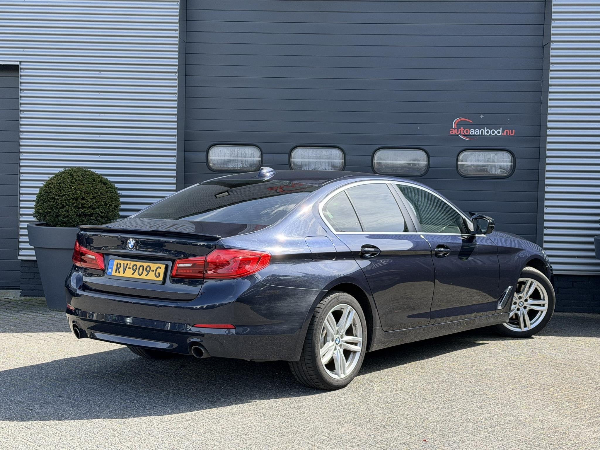 BMW 5-serie 520i High Executive | Navigatie | Lederen Bekled, Auto's, BMW, Automaat, Achterwielaandrijving, Gebruikt, 4 cilinders