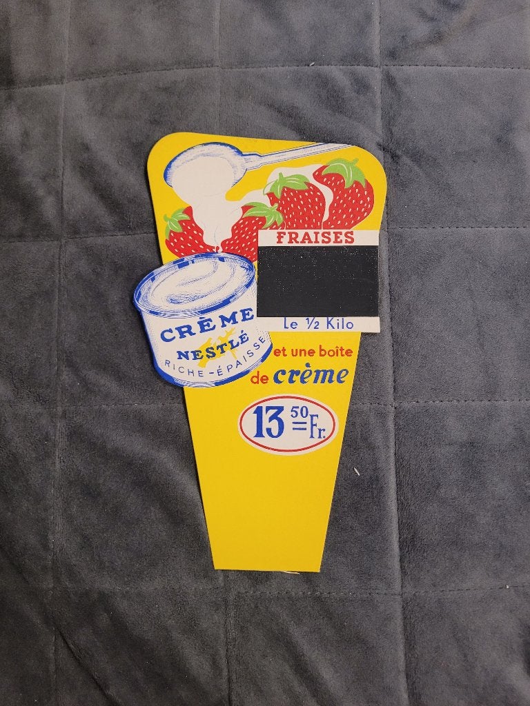 carton publicitaire Nestlé crème fraise ardoise prix, Enlèvement ou Envoi, Comme neuf, Panneau publicitaire