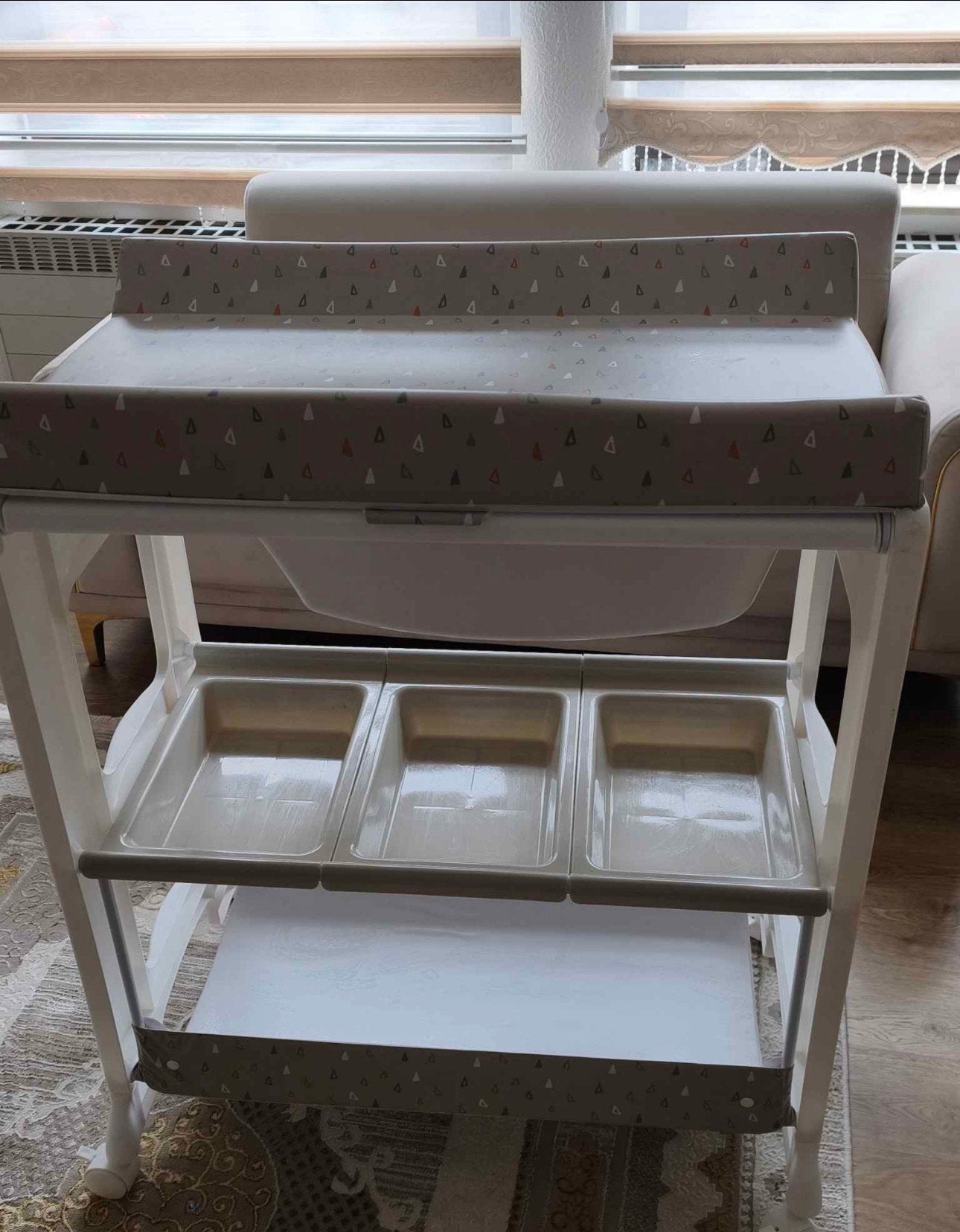 Verluiertafel + bad, Kinderen en Baby's, Zo goed als nieuw, Badje, Standaard, Ophalen