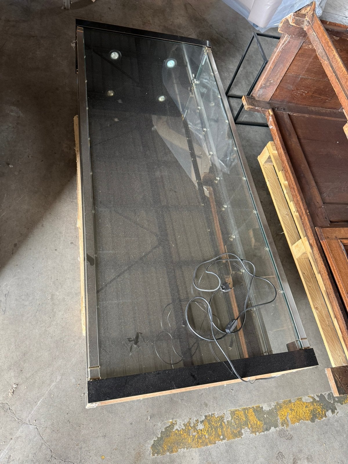 Glazen vitrinekast met licht, Huis en Inrichting, Ophalen, Zo goed als nieuw