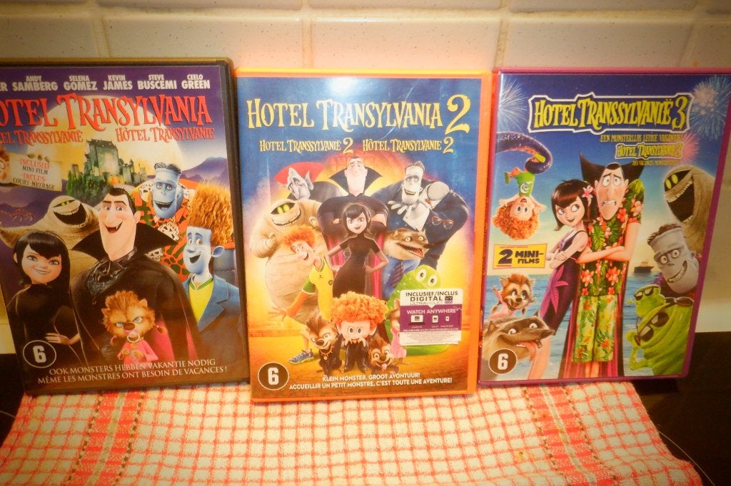 DVD Hotel Transsylvania trilogy.(3-DVD'S), Cd's en Dvd's, Bonusmateriaal, Tekenfilm, Amerikaans, Nederlands
