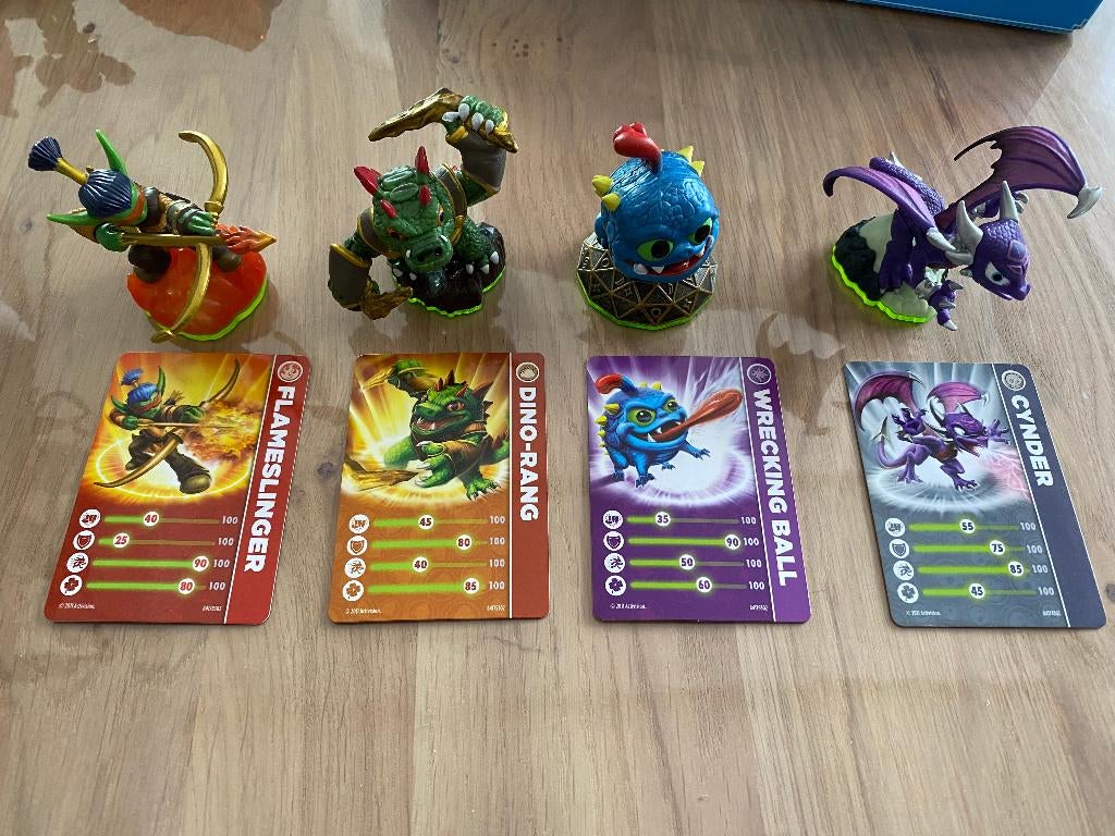 Skylanders Spyro's Adventure: 4 Figuren met Originele Kaart, 1 speler, Zo goed als nieuw, Vanaf 7 jaar, Ophalen