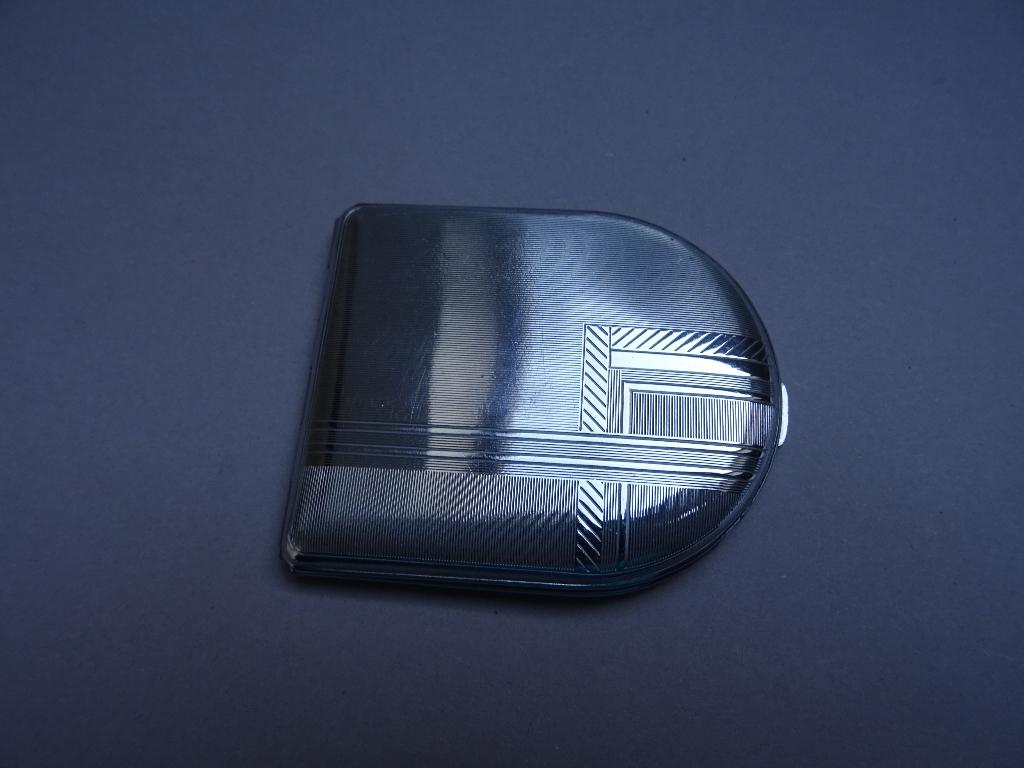 Poudrier ancien +-1920 en métal . Style ART DECO., Antiquités & Art, Enlèvement ou Envoi