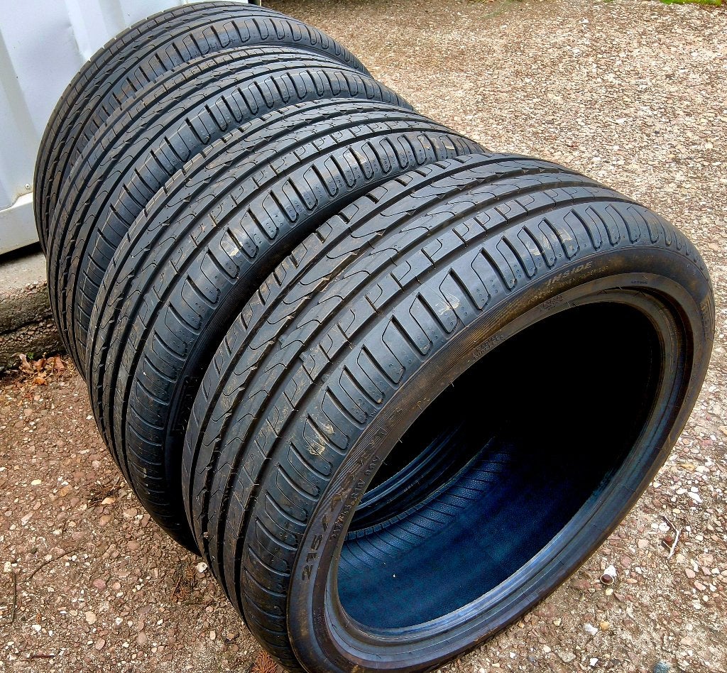 4 nouveaux pneus été Pirelli 215/45-18, Neuf, 215 mm, Pneus été, Enlèvement