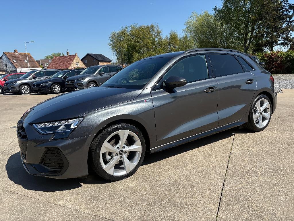 Audi A3 Sportback 30 TFSI MHEV S line S tronic Shadow Line, Stof, 127 g/km, Dealer onderhouden, 1390 kg