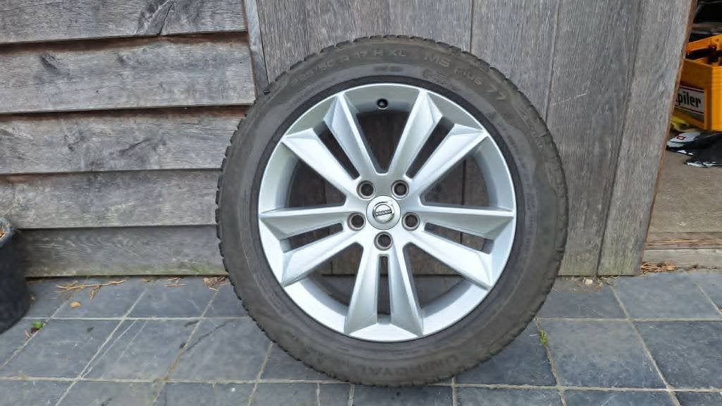 Velgen + winterbanden Volvo V60, Auto-onderdelen, Ophalen, Gebruikt, Velg(en), 17 inch