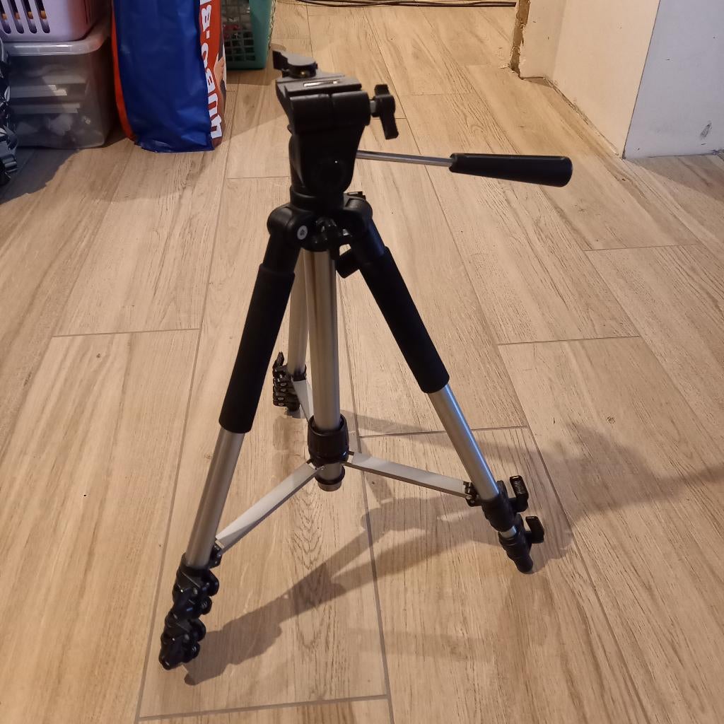 Trépied tripod pour appareil photo professionnel, Zo goed als nieuw, Minder dan 150 cm, Met balhoofd, Ophalen of Verzenden
