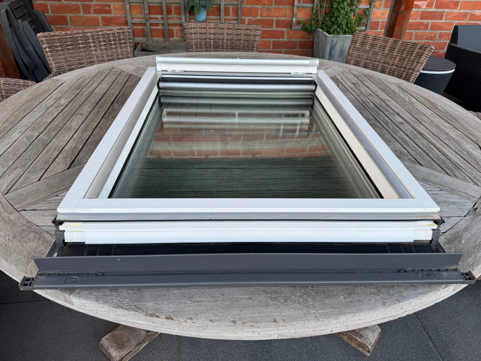 Velux dakraam GGL MK04 met buitenrolluik, Ophalen, Gebruikt