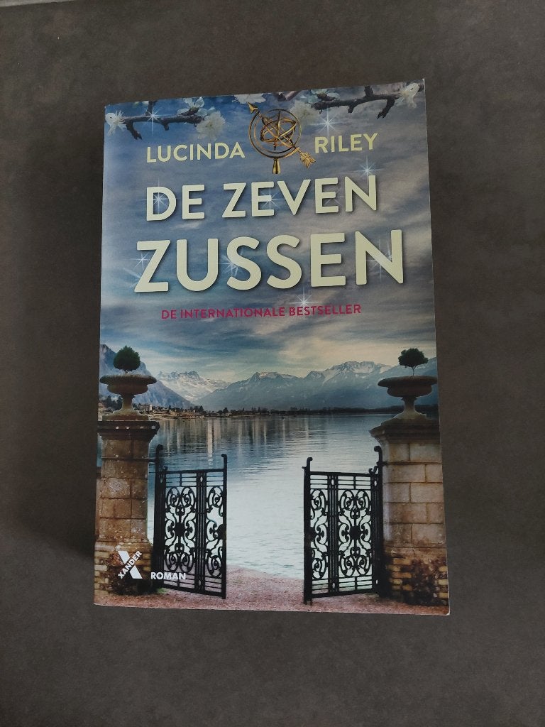 De Zeven Zussen (deel 1 uit de reeks De Zeven Zussen), Boeken, Ophalen of Verzenden, Gelezen, Lucinda Riley